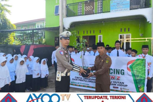 Satlantas Polres Inhil Gelar Police Goes to School dan Sosialisasi Green Policing di MI dan SMP IT Ummul Qur’an Tembilahan