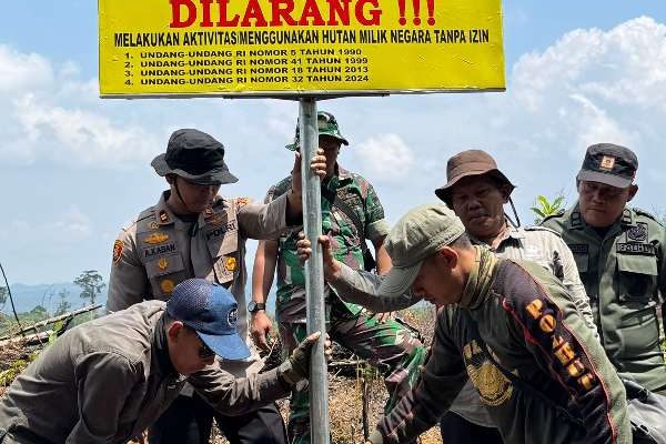 Polsek Singingi Hilir Gelar Patroli Gabungan, Pasang Spanduk dan Plang Larangan Membakar Hutan Serta Tanam Pohon di Kawasan Konservasi